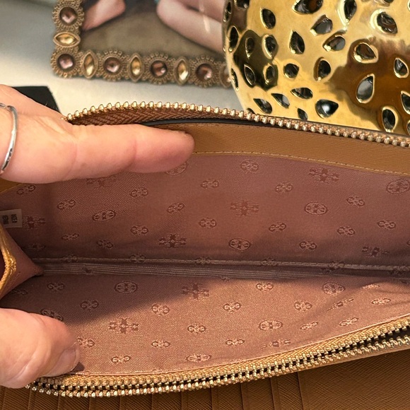 Tory Burch Emerson Wristlet Zip Continental Wallet Saffiano Leather - Picture 7 of 7